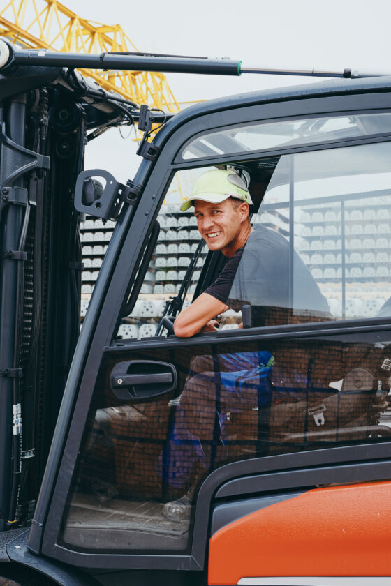 Moll Rail Mitarbeiter im Gabelstapler Foto &copy;&nbsp;Lara Freiburger