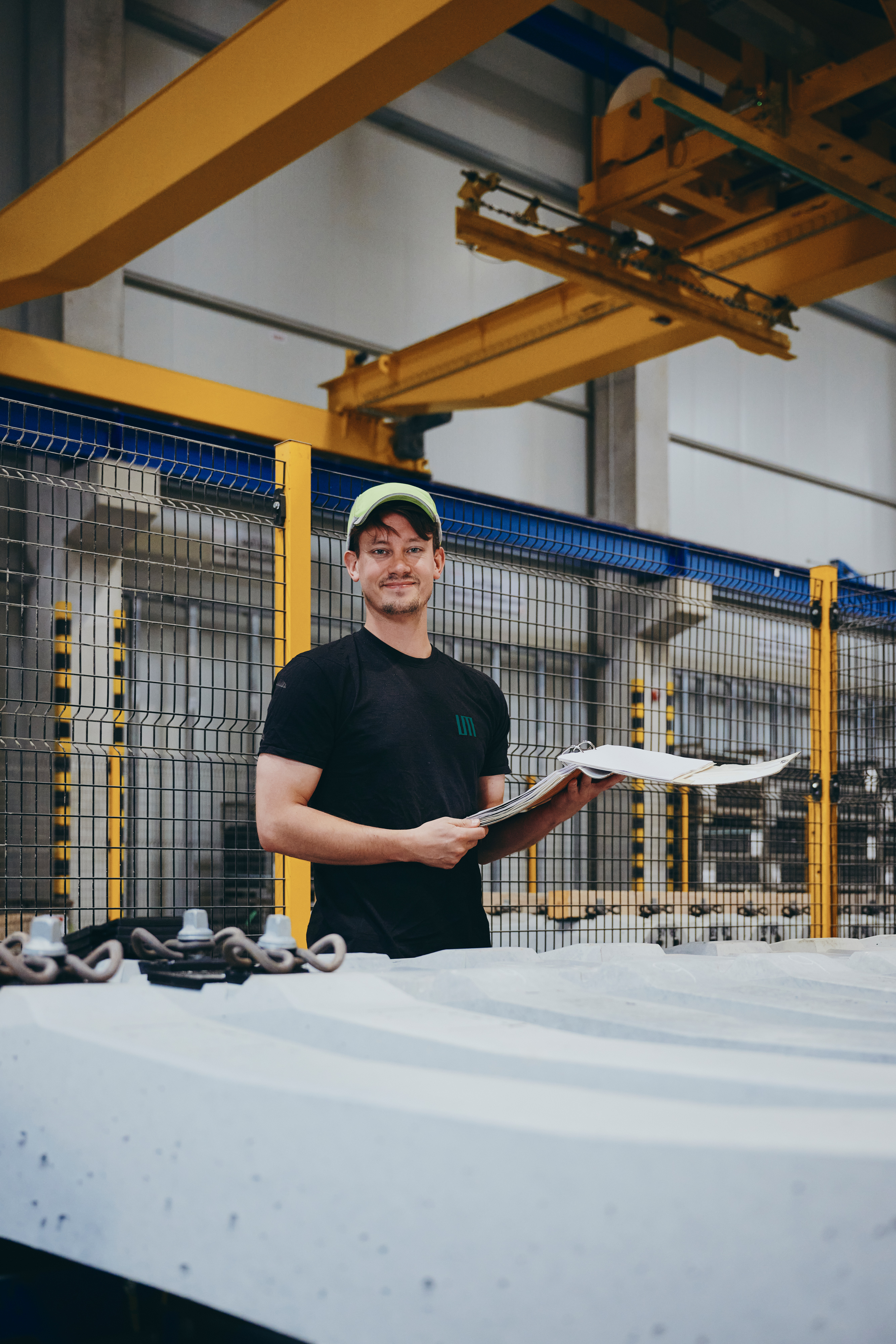 Moll Rail Mitarbeiter bei der Kontrolle der Betonschwellen Foto &copy;&nbsp;Lara Freiburger